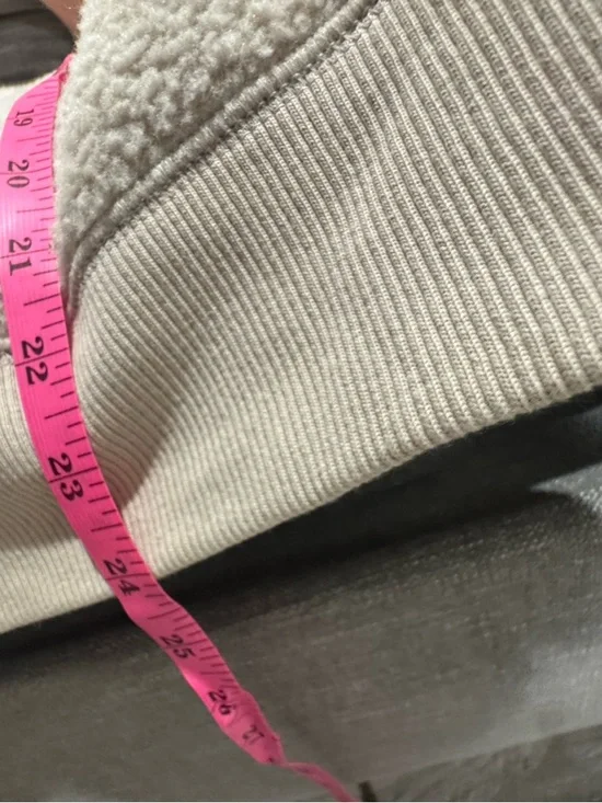 Everlane ReNew Fleece Sweatshirt Beige Oatmeal Teddy Crewneck Cozy Pullover L - Picture 7 of 7